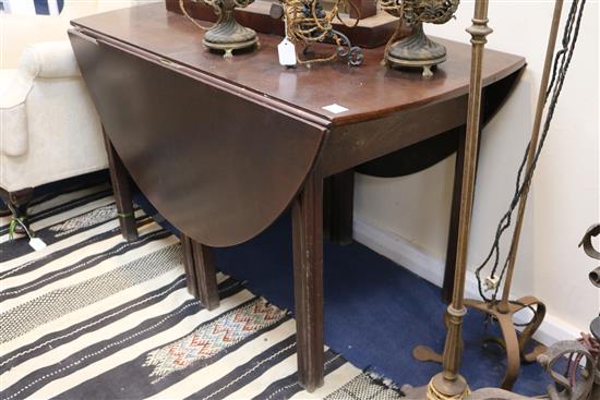 A George III mahogany double gateleg table opens to 2ft 4in. x 4ft 11in.